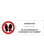 Signalétique interdiction de marcher ou stationner à cet endroit